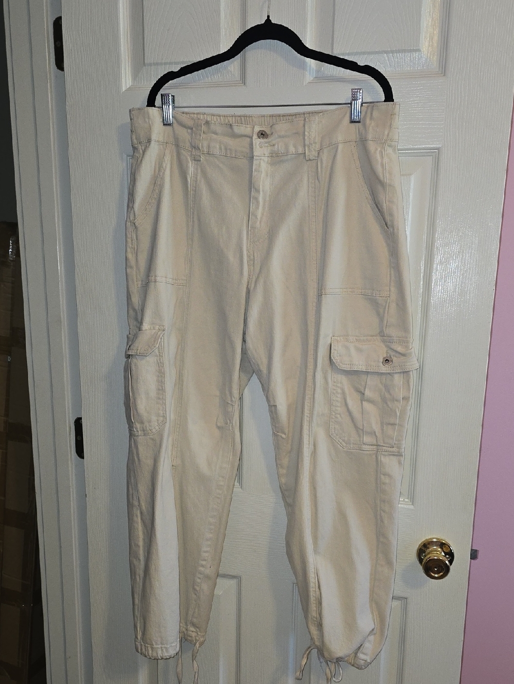 Cropped Cargo‎ Ankle Pants in Light Beige